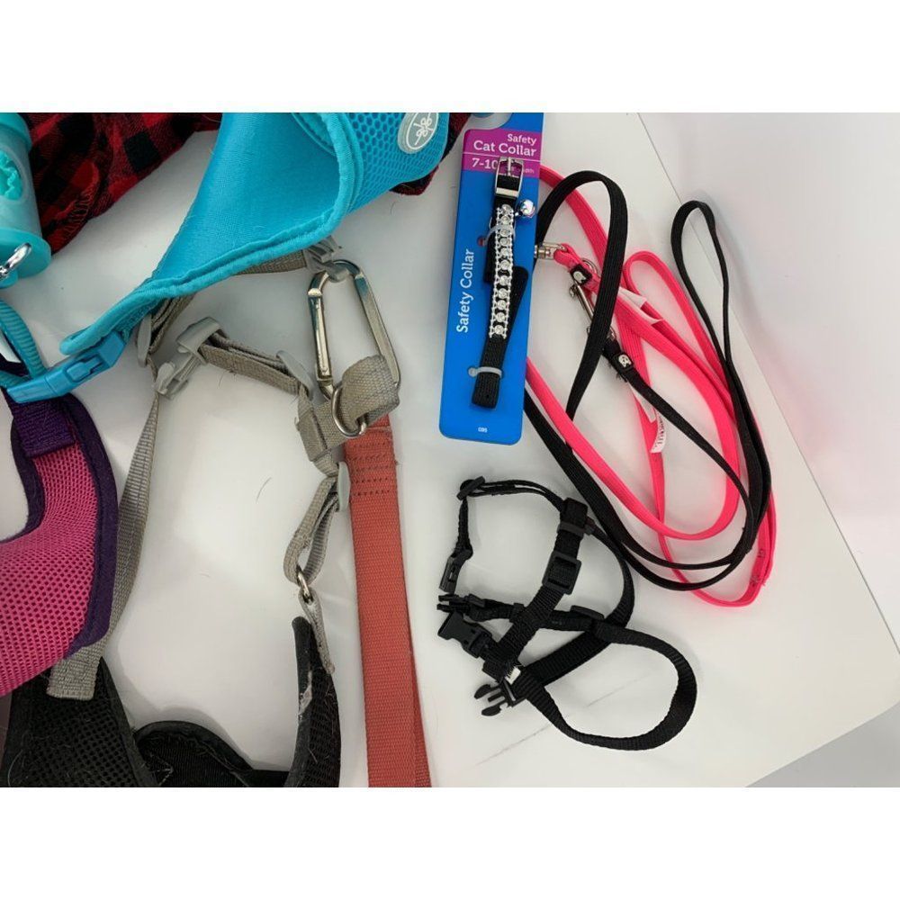 Lot of Pet Dog Cat 11 pieces Collar Harness Clothing Leashs Various Sizes 3570